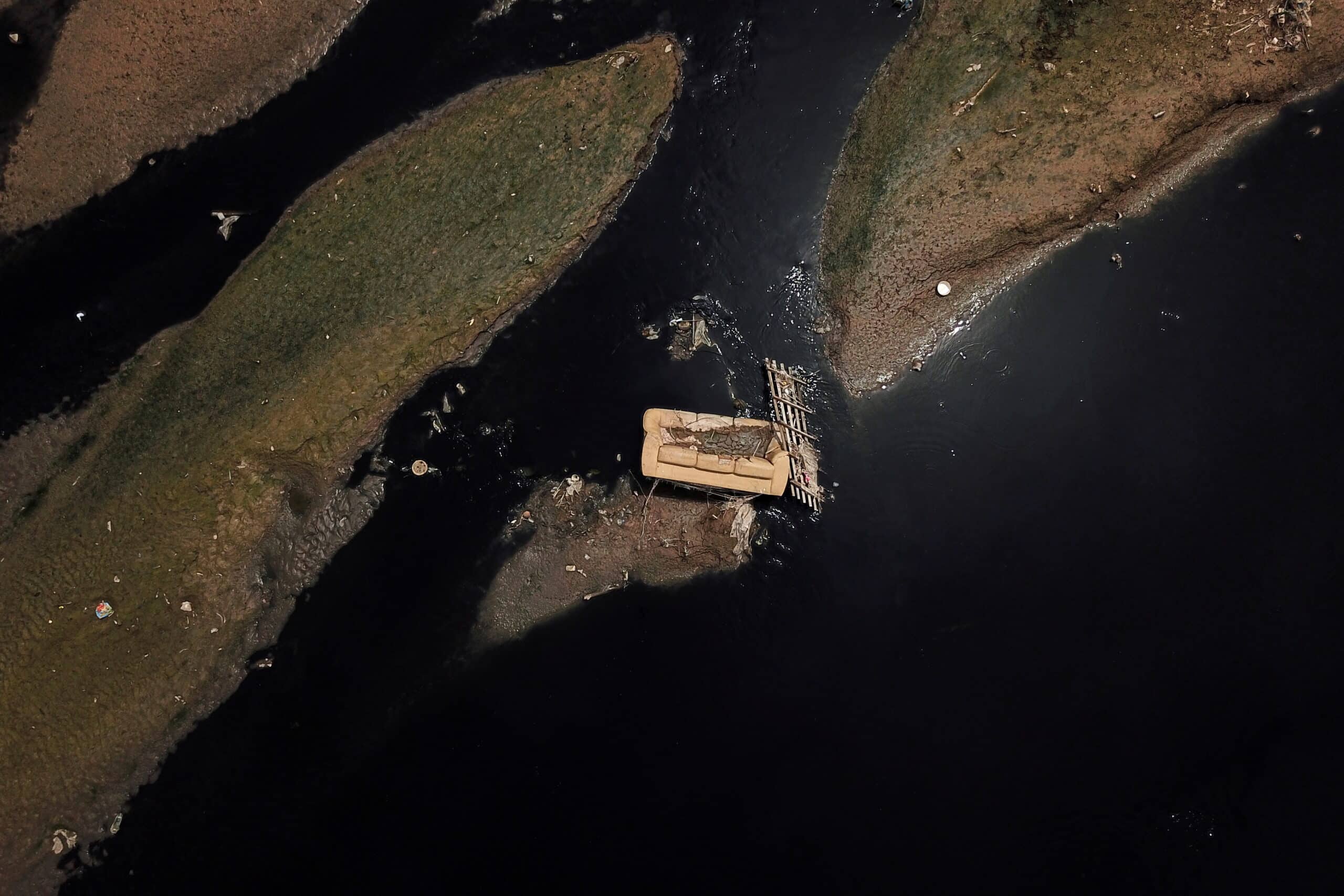 A discarded sofa on the Tiete river near Ecological Tiete Park in Sao Paulo, Brazil. REUTERS/Amanda Perobelli