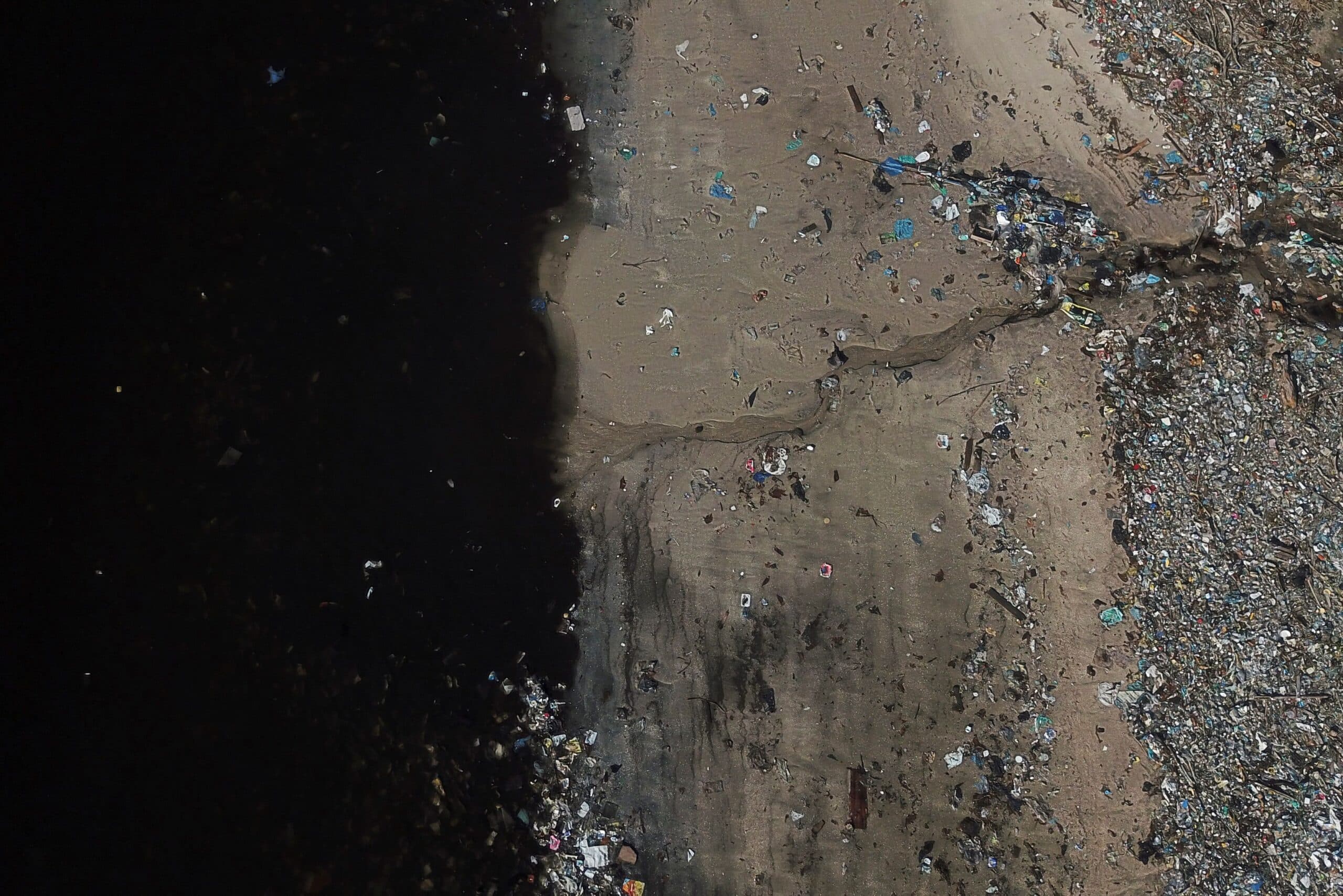 Garbage on the shore of Guanabara bay in Rio de Janeiro, Brazil. One of the legacy promises of the 2016 Olympic Games was the cleanup of Guanabara Bay. REUTERS/Pilar Olivares