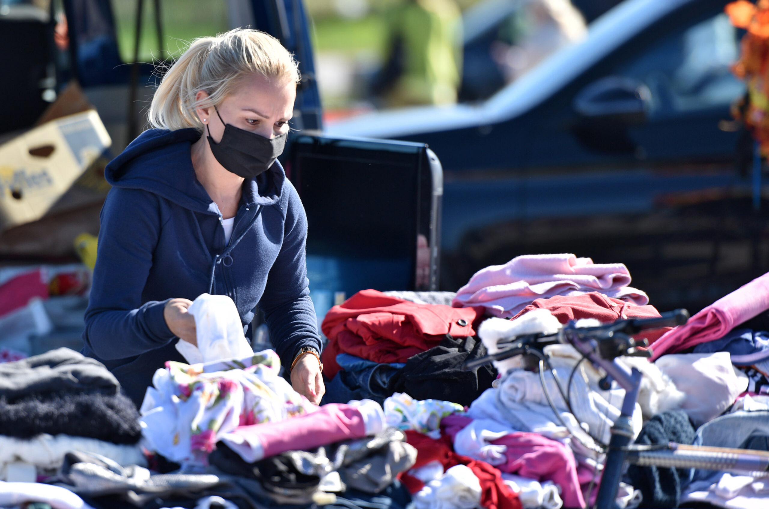 Many consumers, like this woman at an open-air clothes market in Vienna, or Greta Thunberg are turning to second-hand clothes.